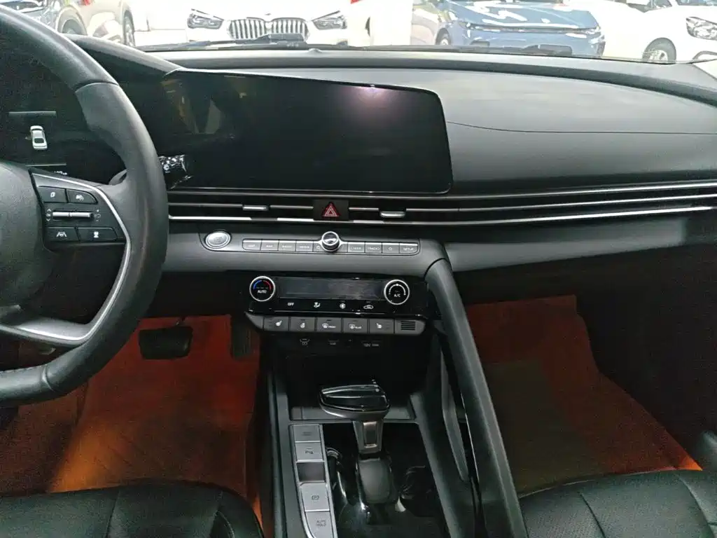 Hyundai Elantra — миниатюра 13
