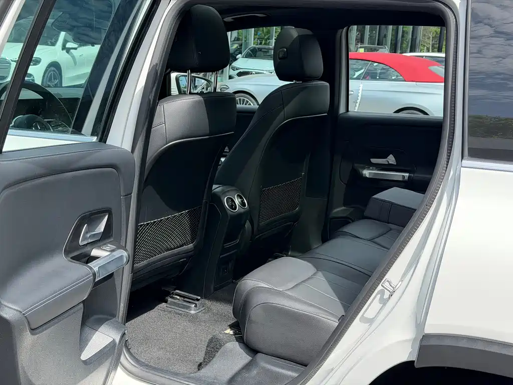 Mercedes-Benz EQB — миниатюра 12