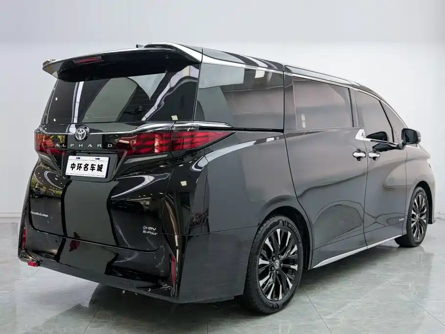 Toyota Alphard — миниатюра 17