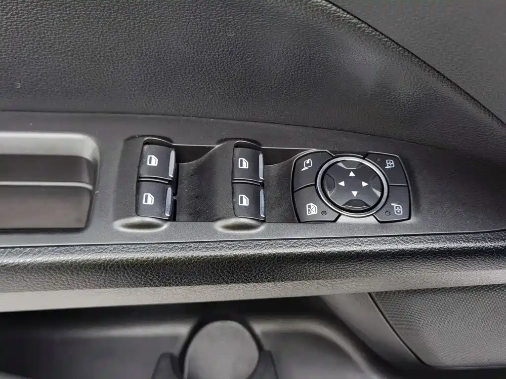 Ford Mondeo — миниатюра 9