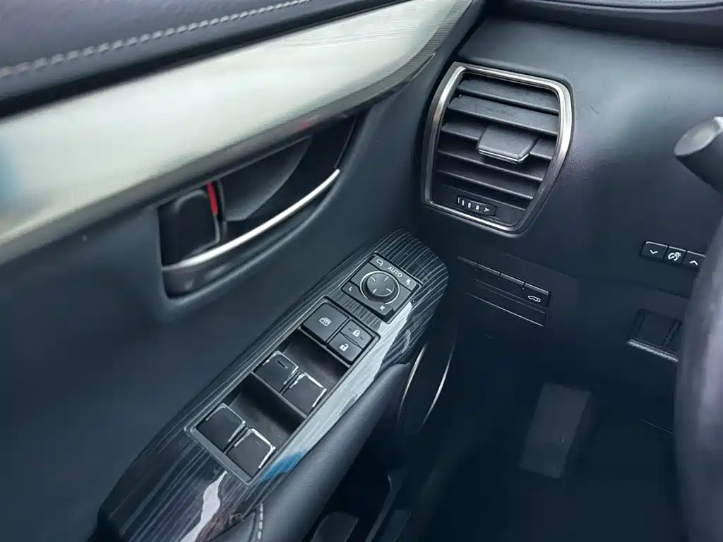 Lexus NX — миниатюра 22