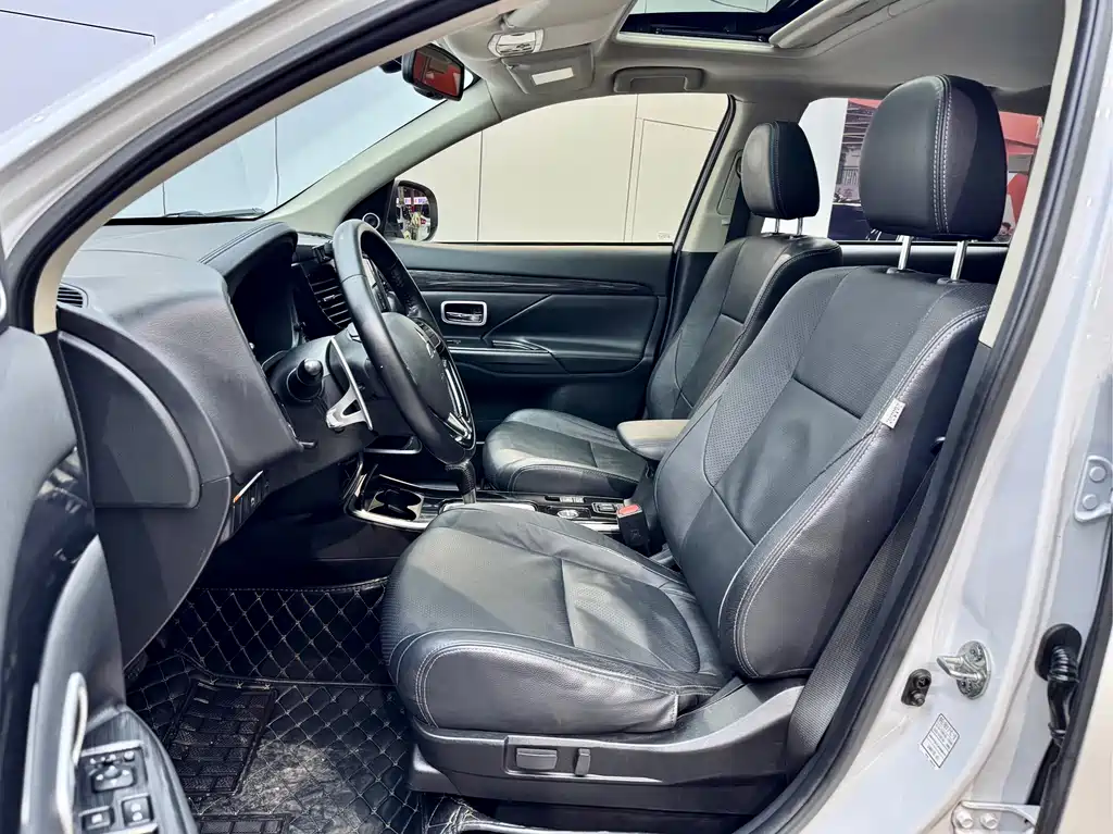 MITSUBISHI OUTLANDER