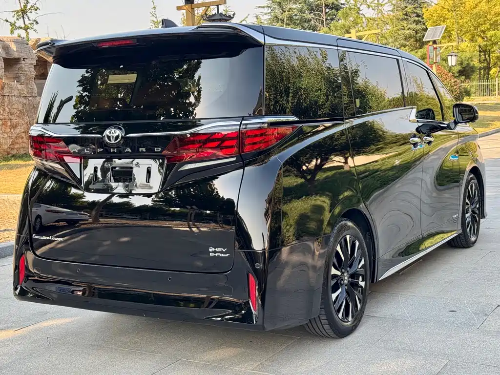 Toyota Alphard — миниатюра 16