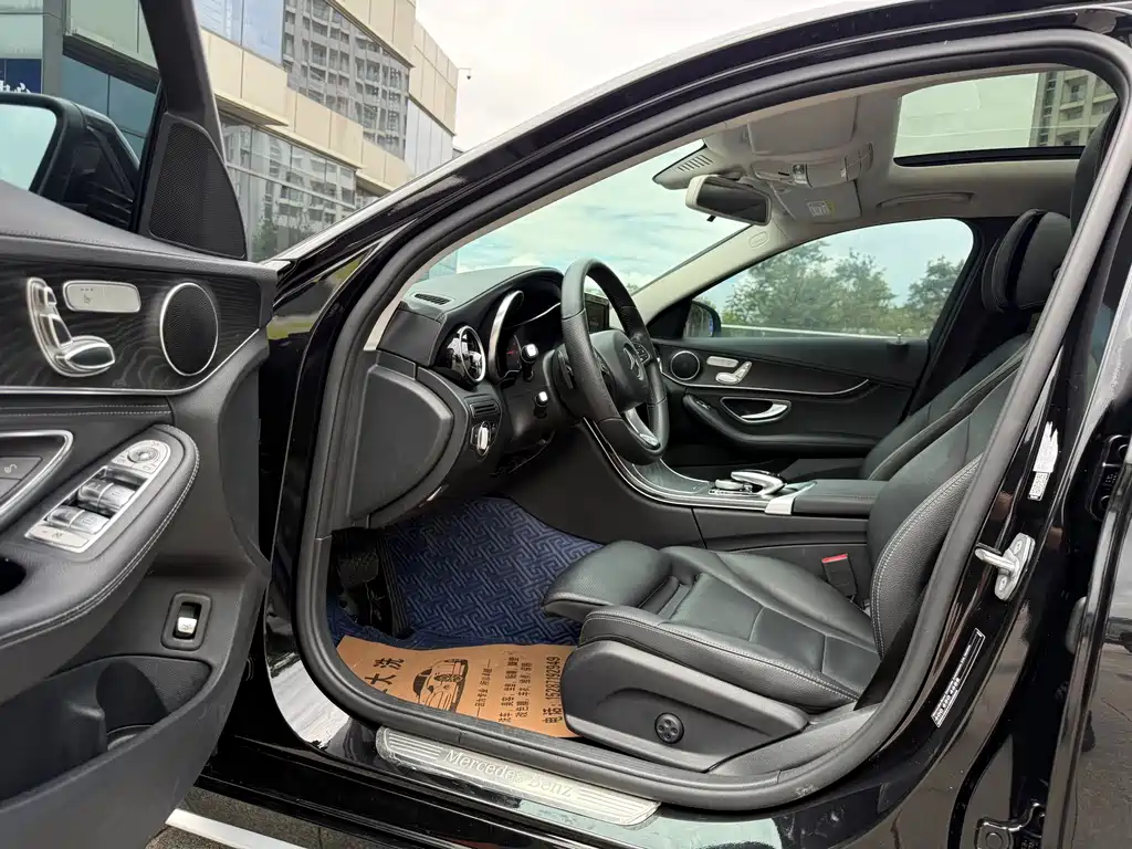 Mercedes-Benz C-Class — миниатюра 4