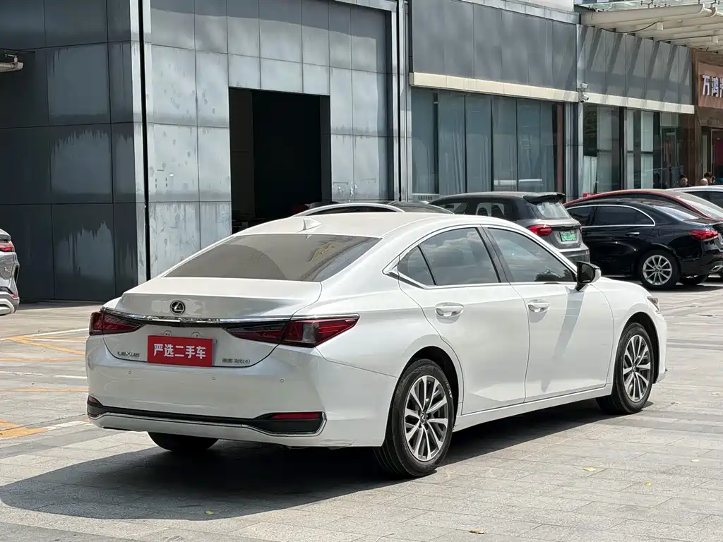 Lexus ES — миниатюра 8