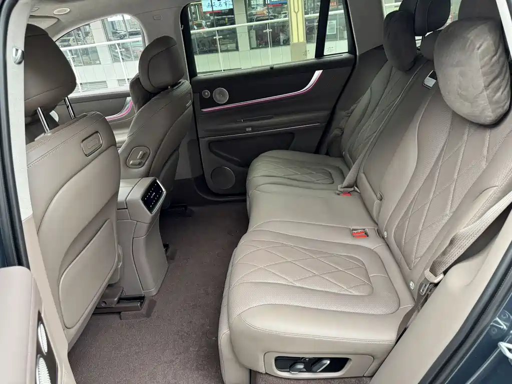 AITO ASK THE WORLD M9