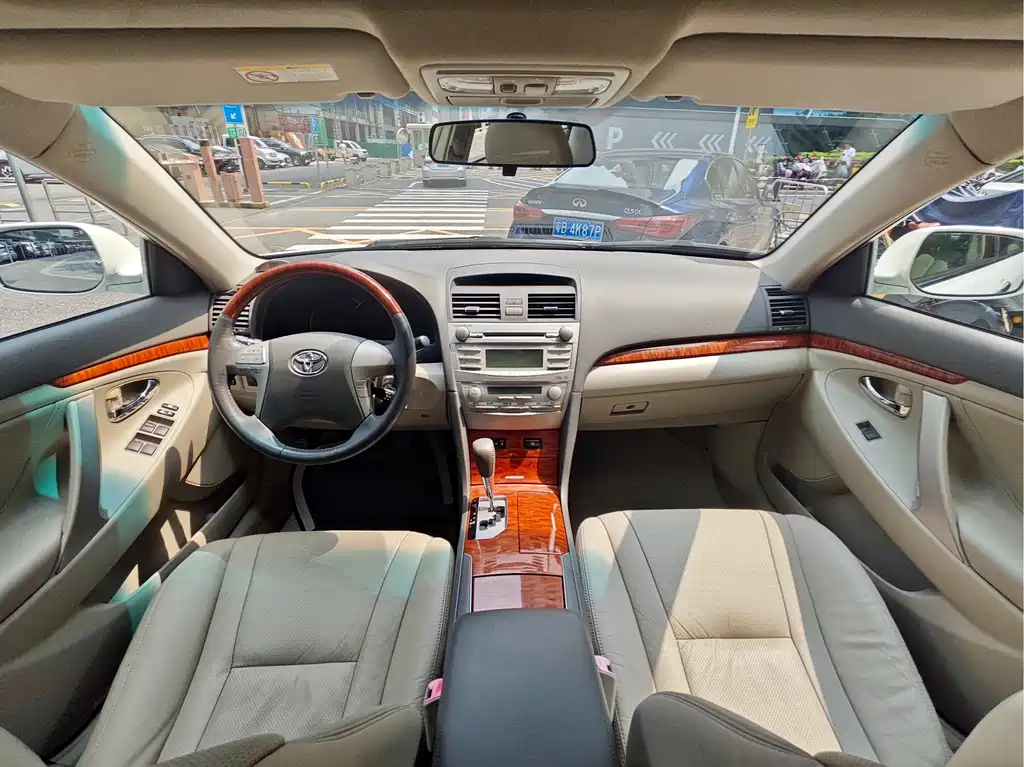 Toyota Camry — миниатюра 14
