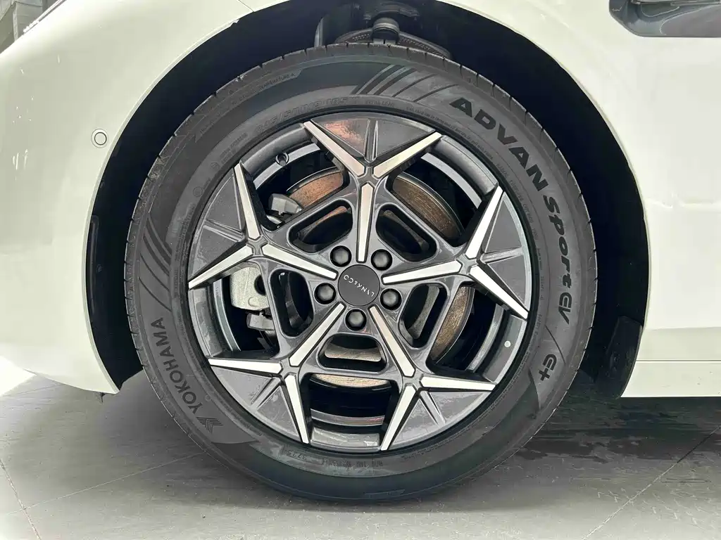 Lynk & Co 10 2025 240 Ultra