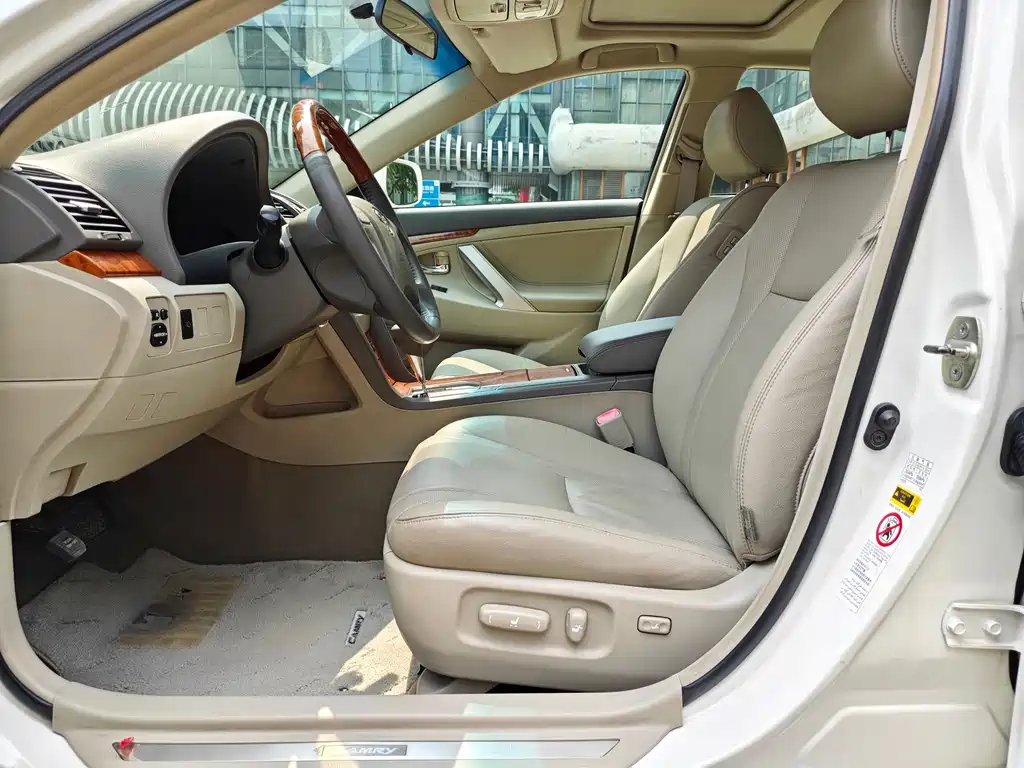 Toyota Camry — миниатюра 16
