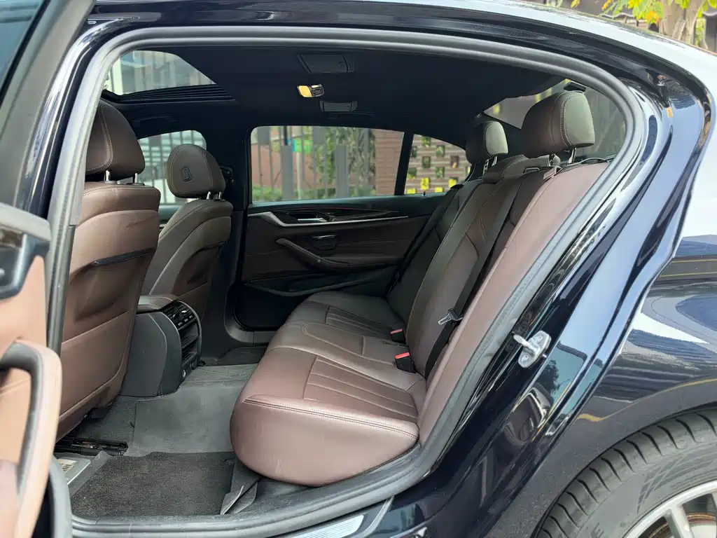 BMW 5 Series — миниатюра 14