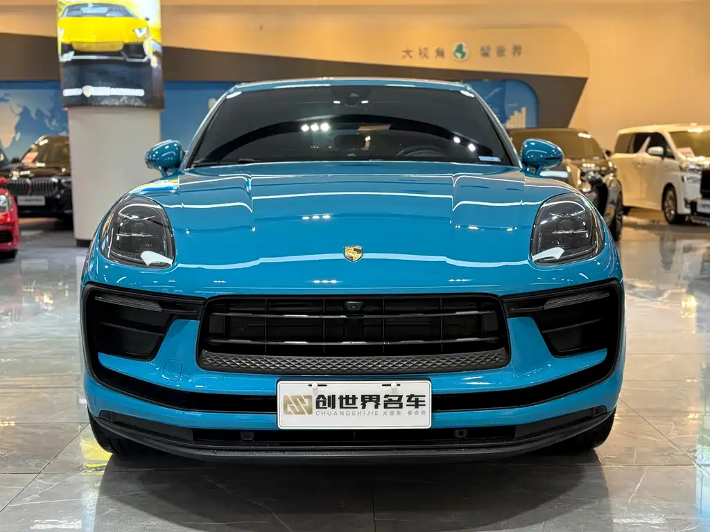 PORSCHE MACAN