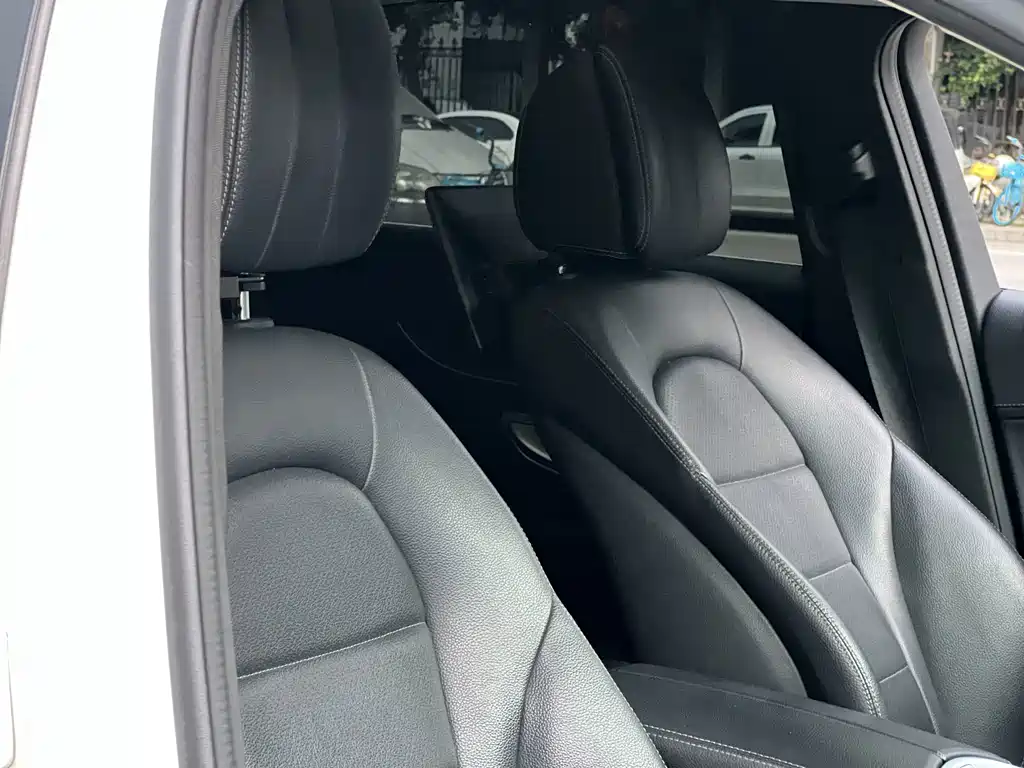 Mercedes-Benz C-Class — миниатюра 3