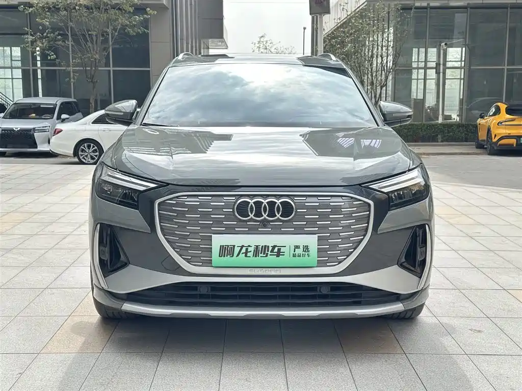 AUDI Q4 E TRON