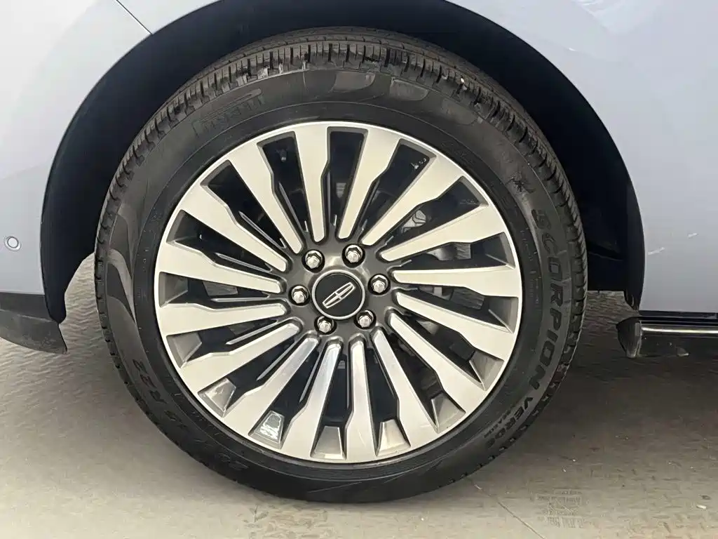 Lincoln Navigator — миниатюра 9