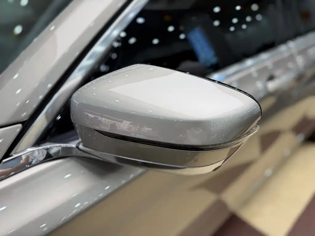BMW 7 Series — миниатюра 24