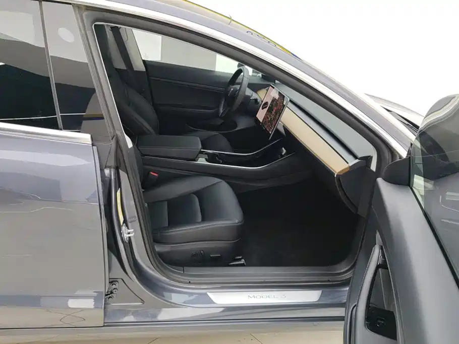 Tesla Model 3 — миниатюра 8