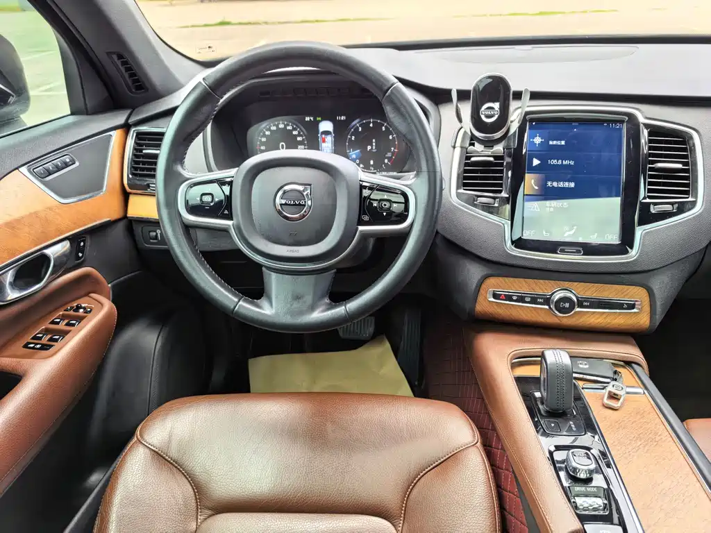 Volvo XC90 — миниатюра 11