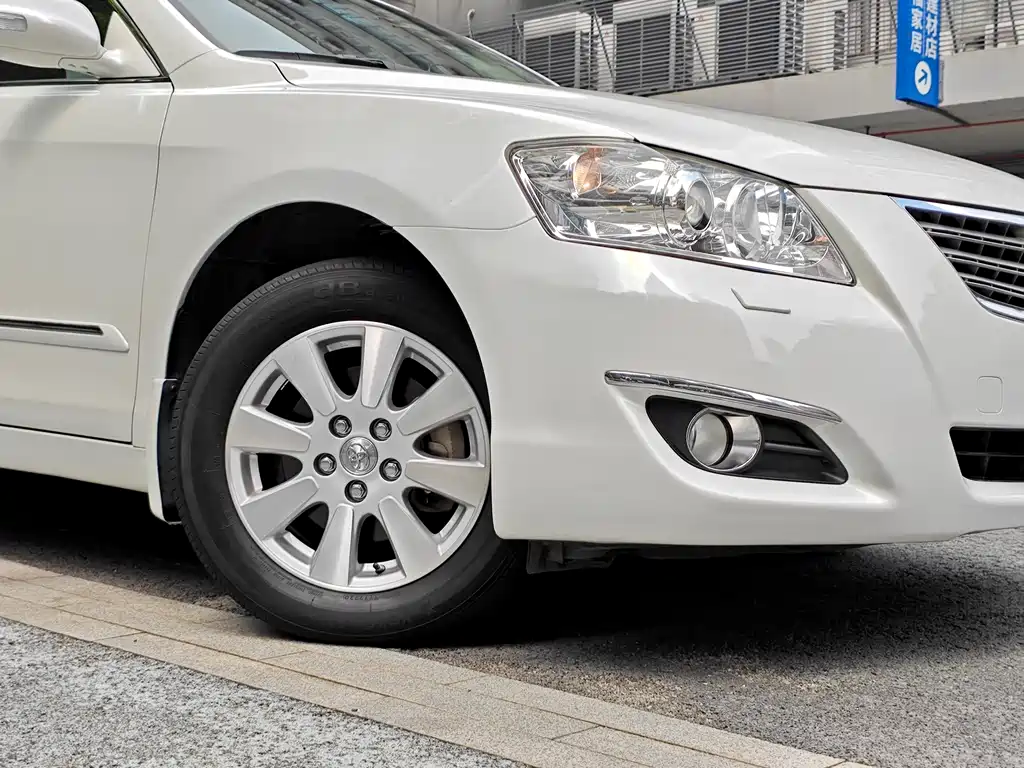 Toyota Camry — миниатюра 5