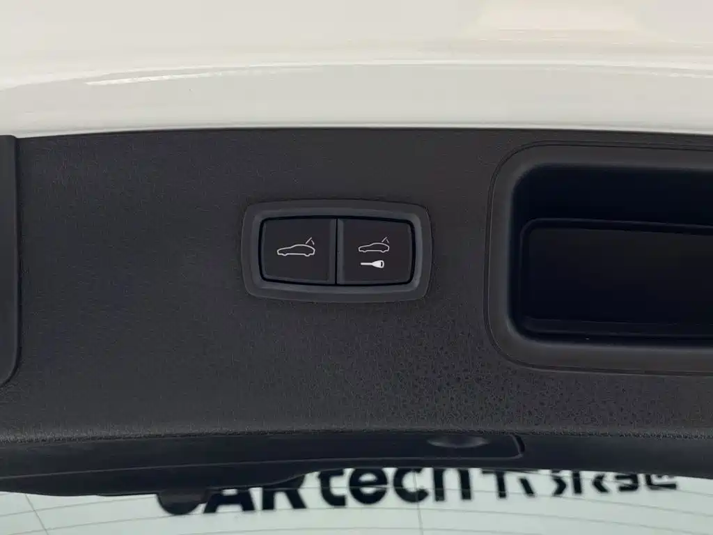 Porsche Macan — миниатюра 3