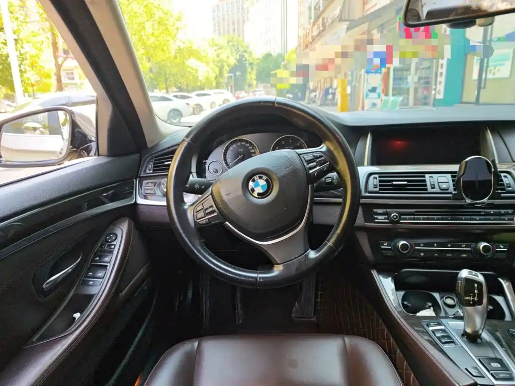BMW 5 Series — миниатюра 6