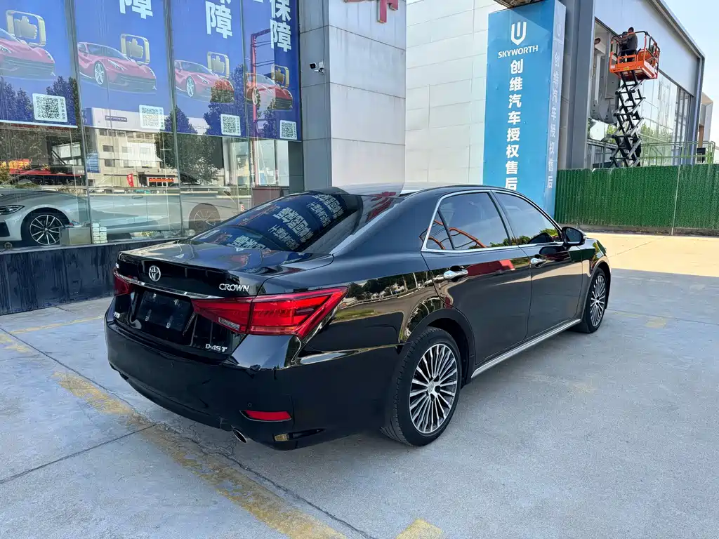 Toyota Crown — миниатюра 12