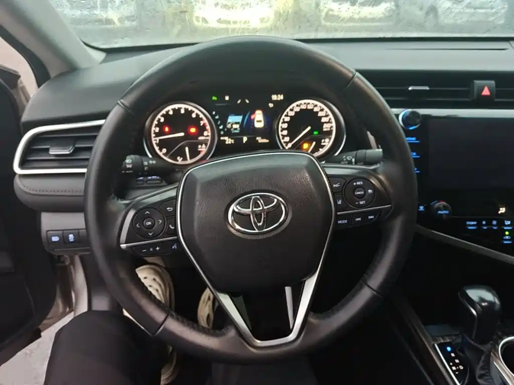 Toyota Camry — миниатюра 11