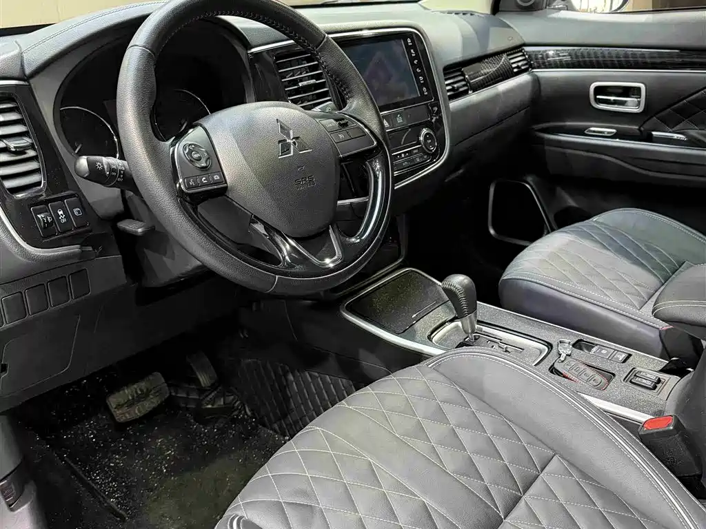 MITSUBISHI OUTLANDER