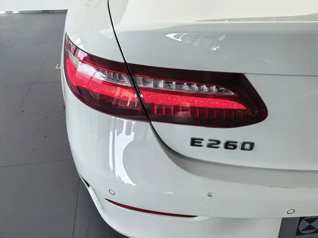 Mercedes-Benz E-Class (Import) — миниатюра 12