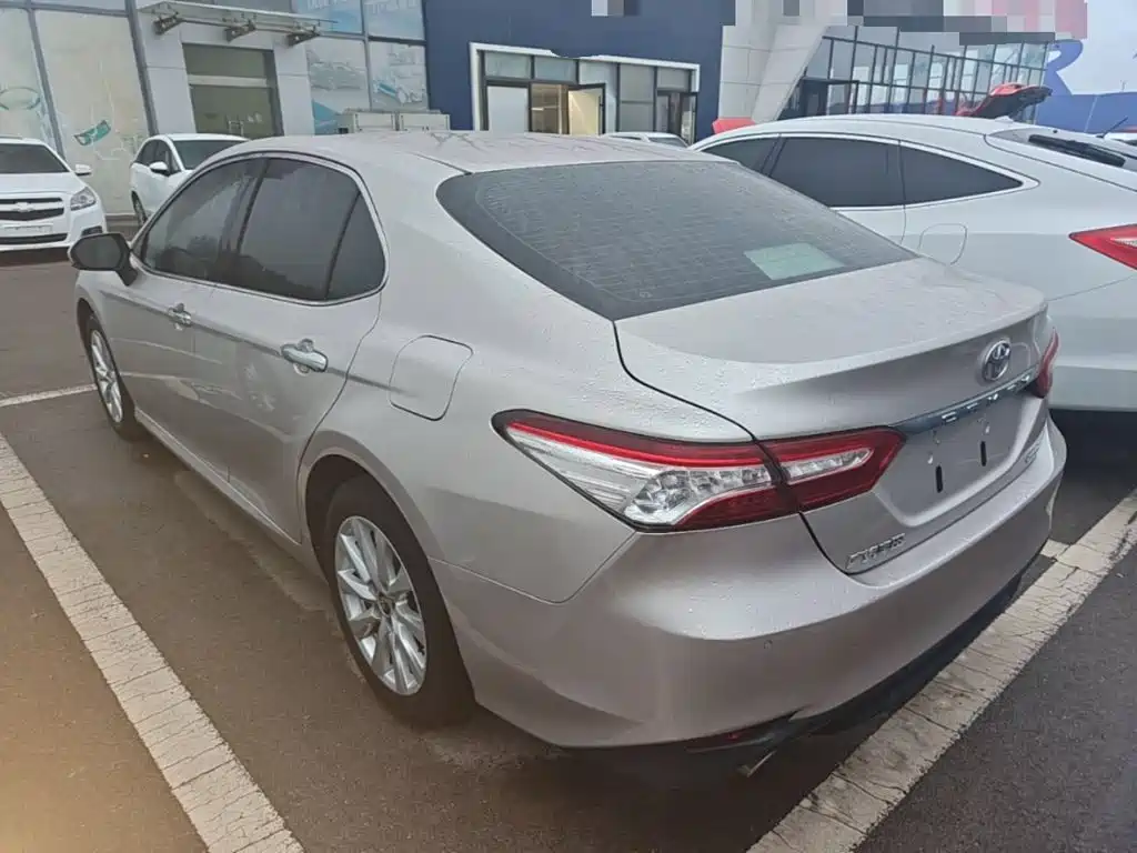 Toyota Camry — миниатюра 5