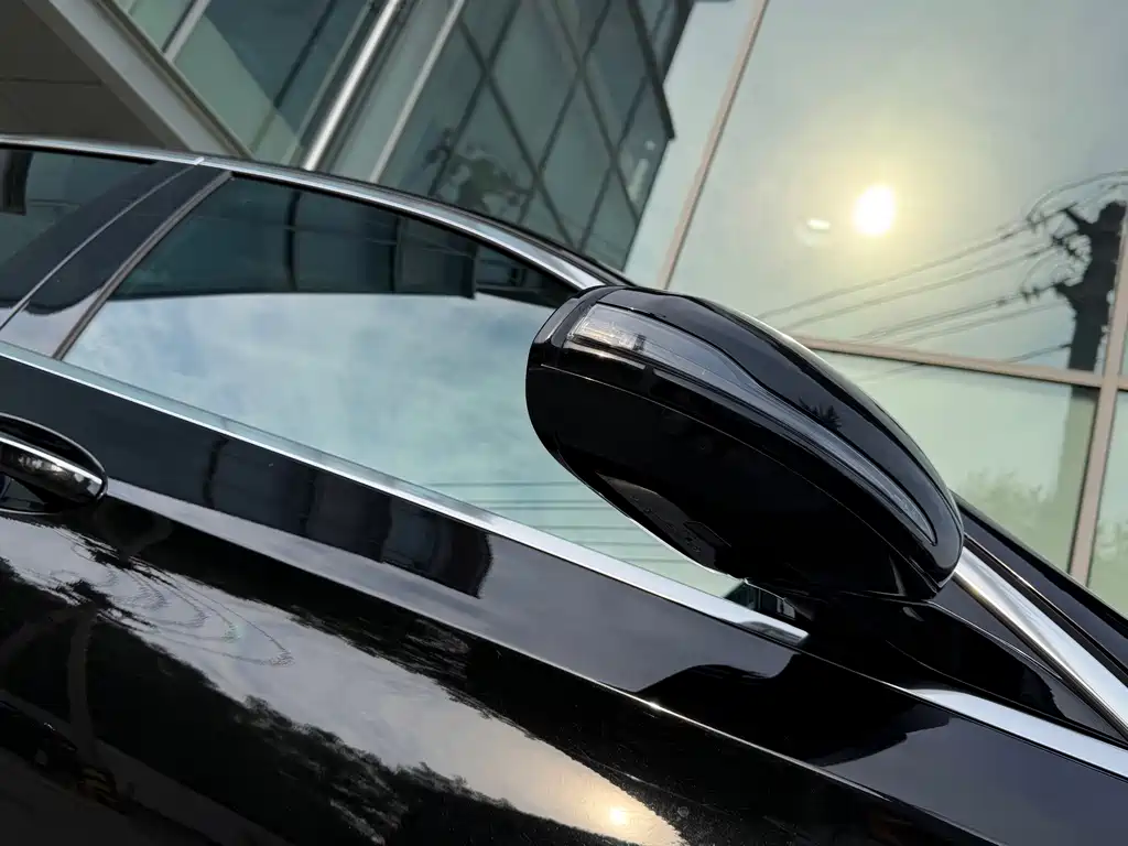 Mercedes-Benz E-Class — миниатюра 7