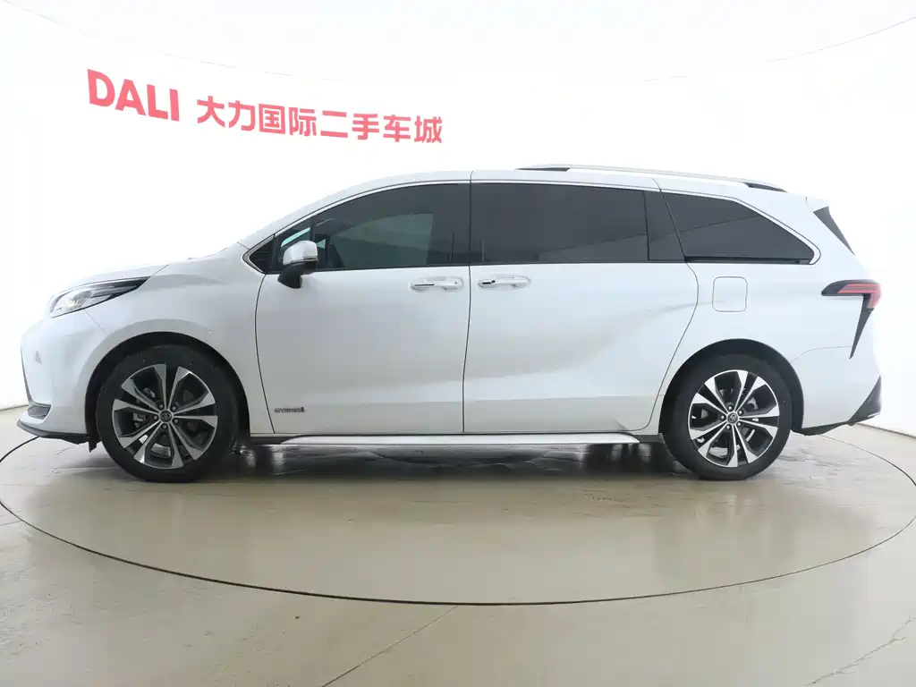 Toyota Granvia 2023 2.5L Luxury PLUS