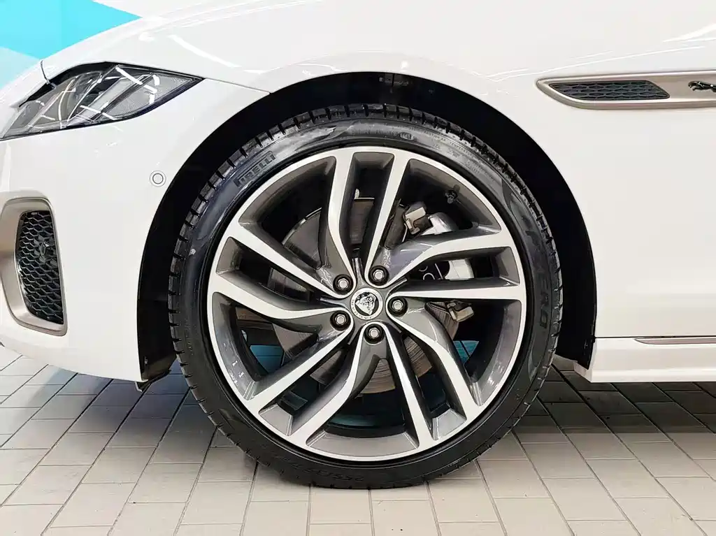 Jaguar XFL — миниатюра 9