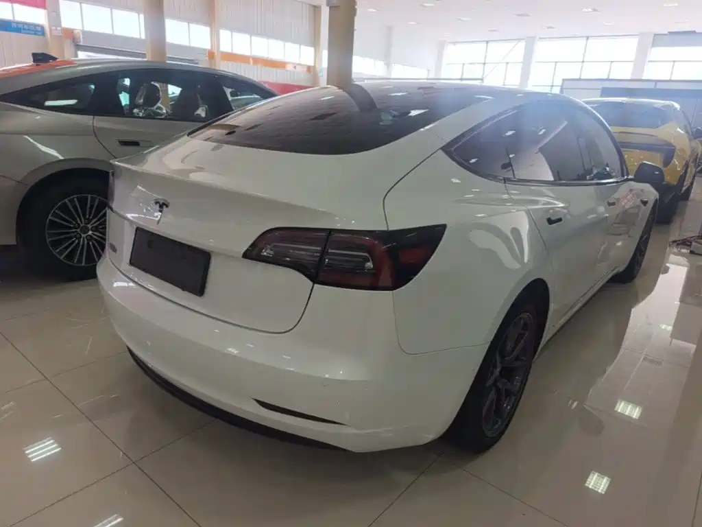 Tesla Model 3 — миниатюра 7