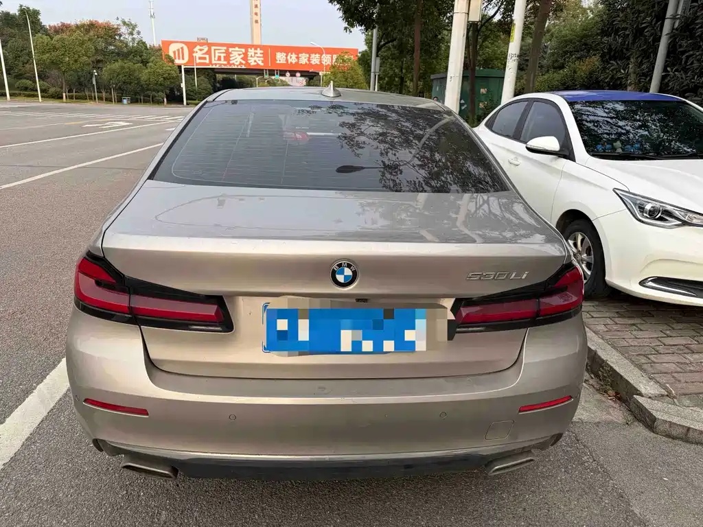 BMW 5 Series — миниатюра 4