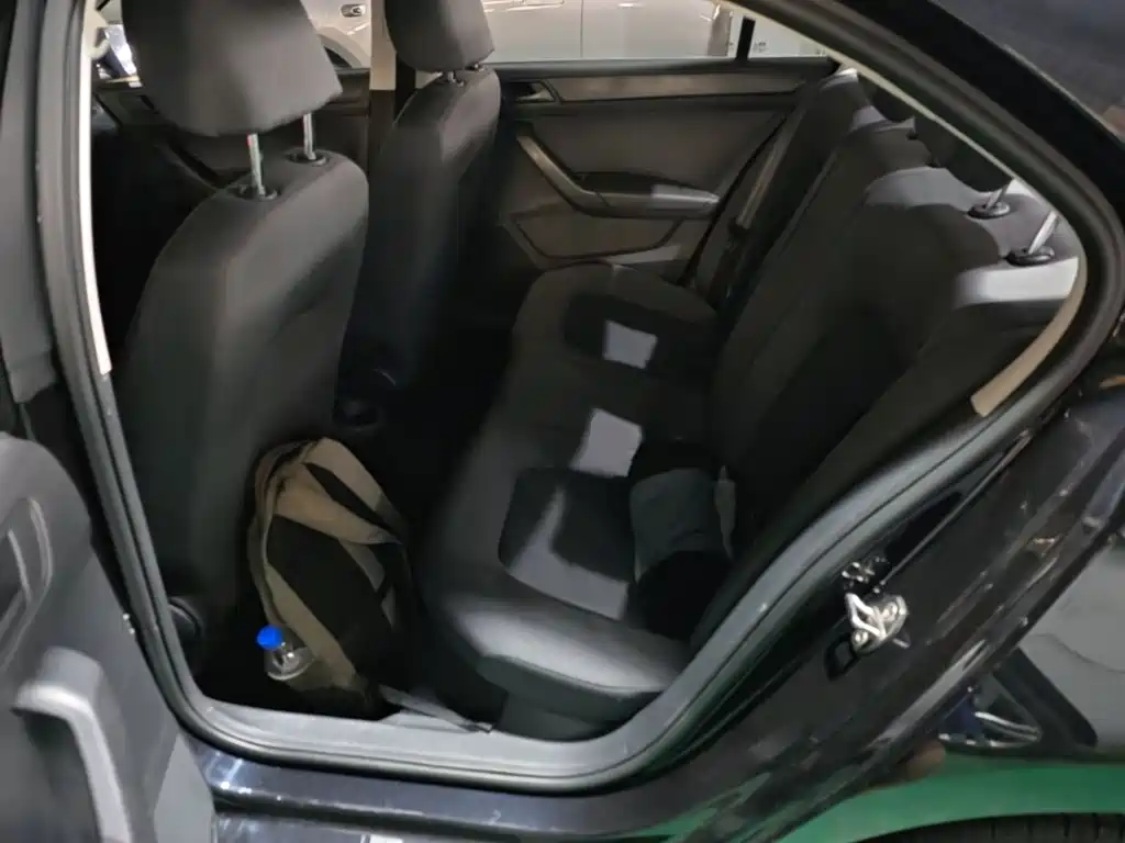 Volkswagen Santana — миниатюра 17