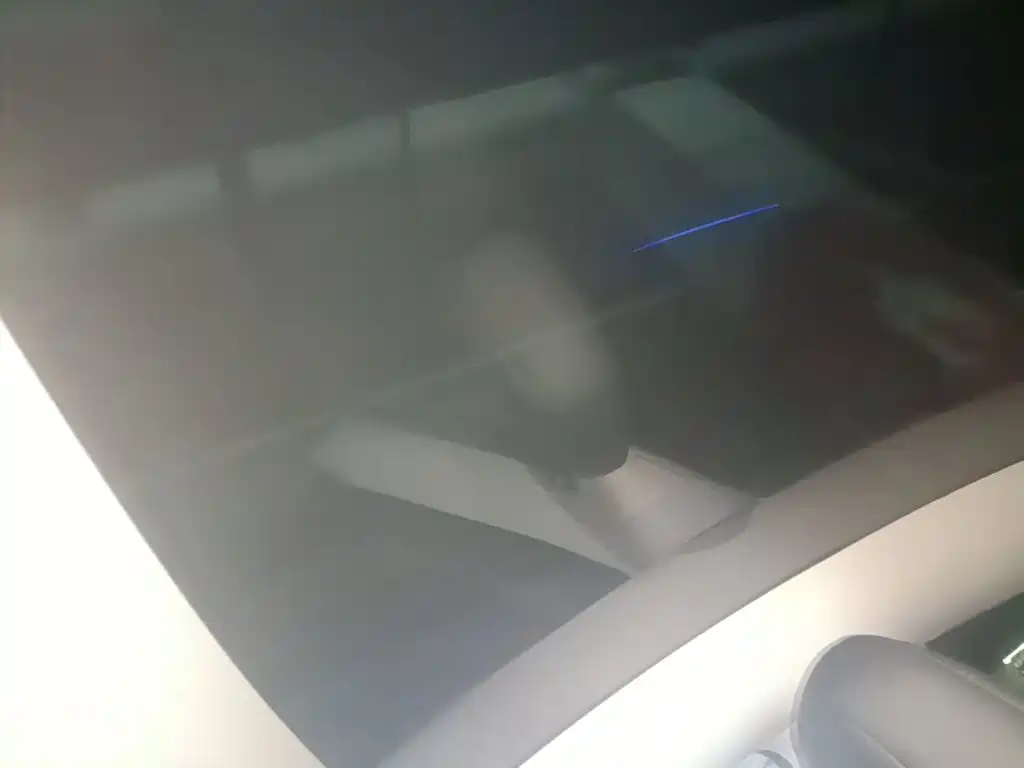 Tesla Model Y — миниатюра 18