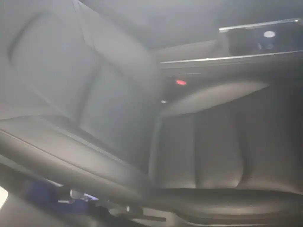 Tesla Model Y — миниатюра 25