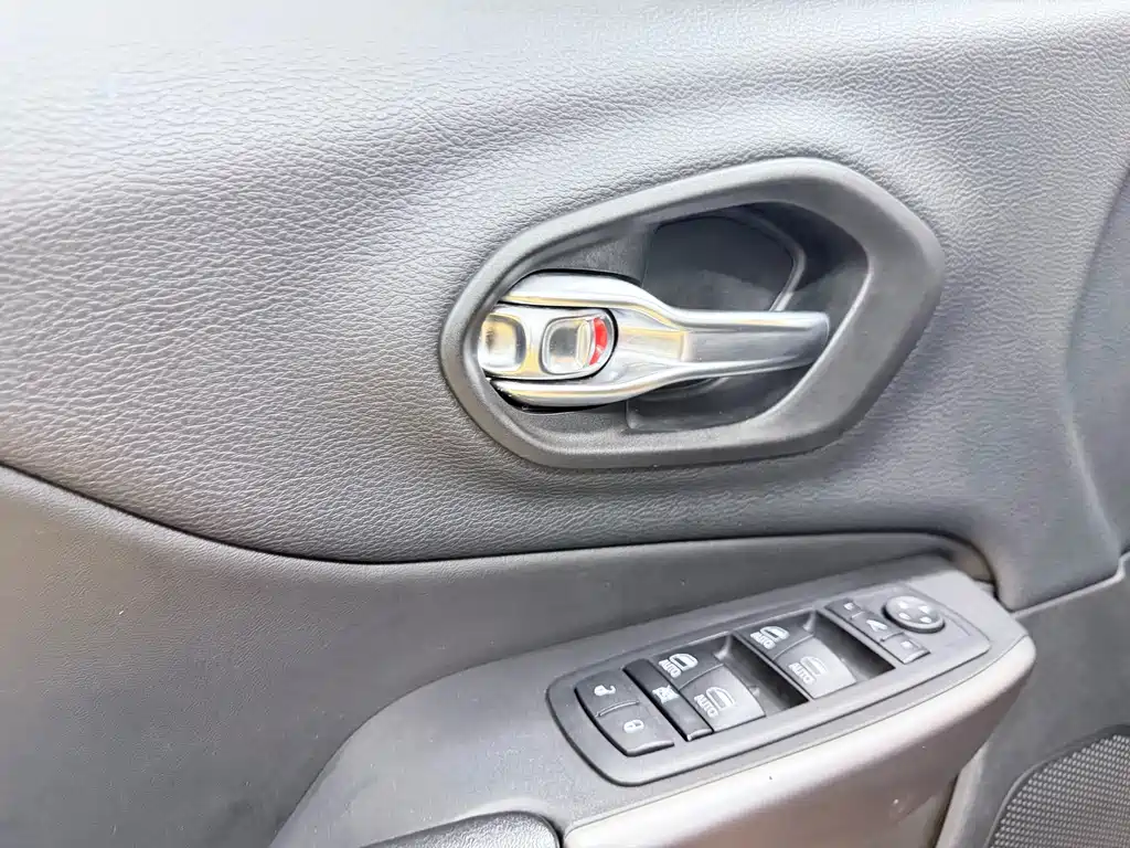 Jeep Cherokee — миниатюра 22