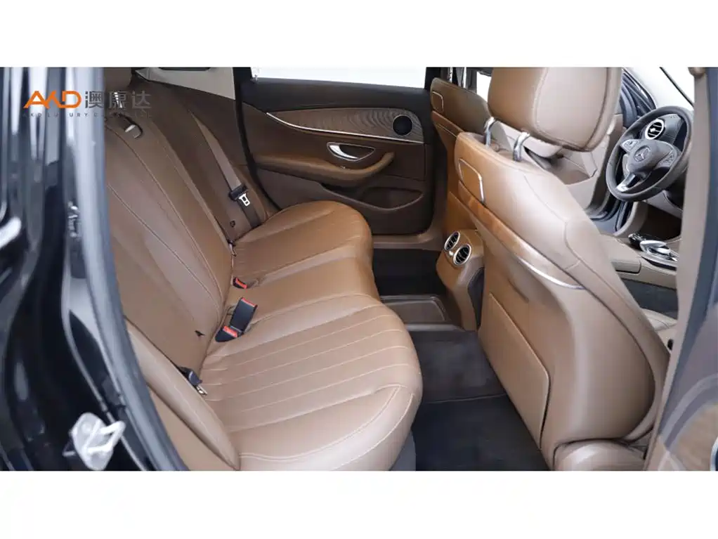 Mercedes-Benz E-Class — миниатюра 8