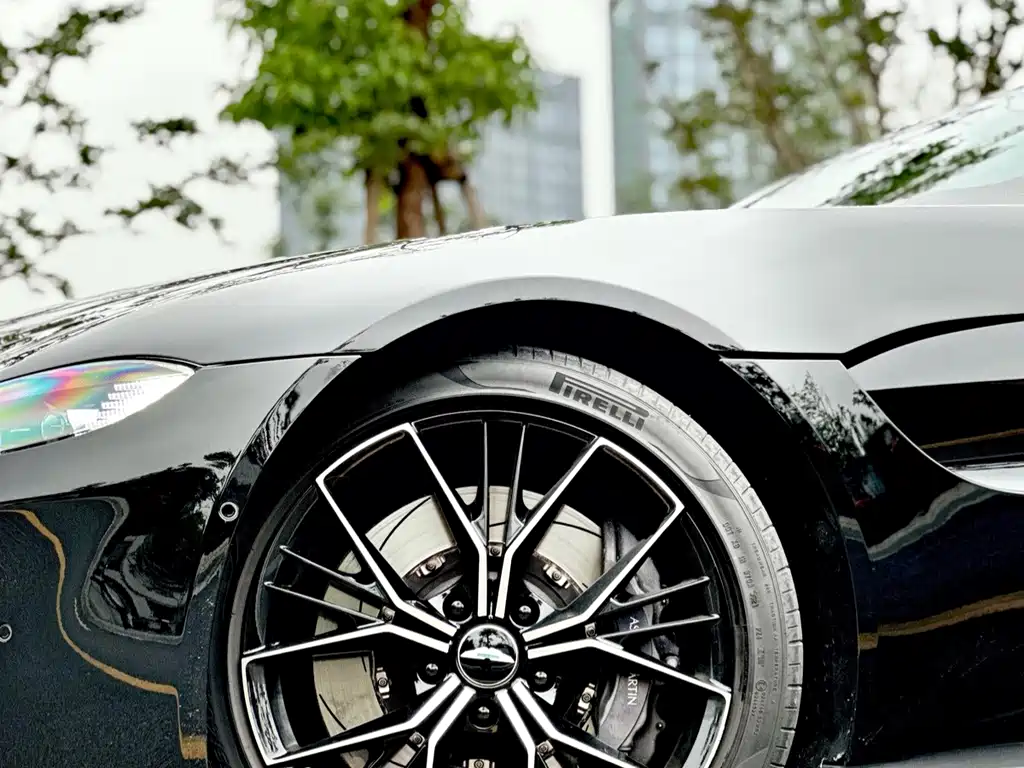 Aston Martin V8 Vantage — миниатюра 19