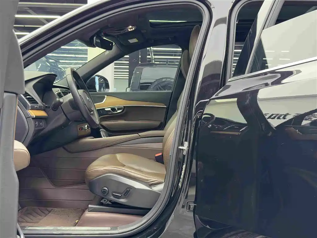 Volvo XC90 — миниатюра 8