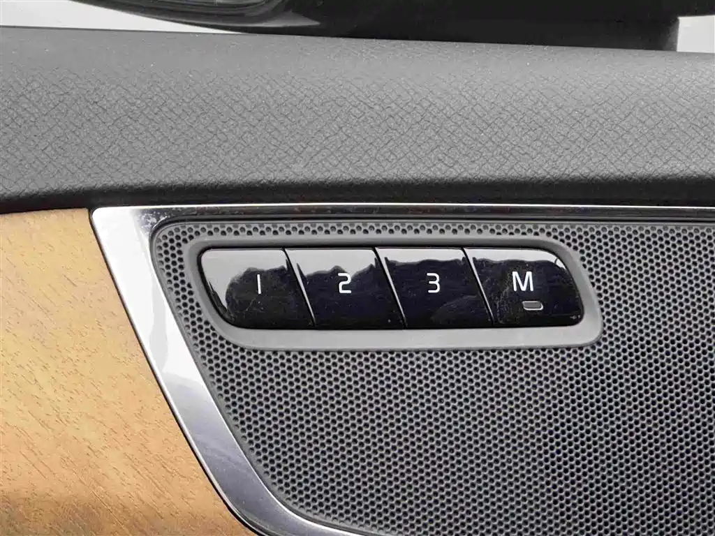 Volvo XC90 — миниатюра 14