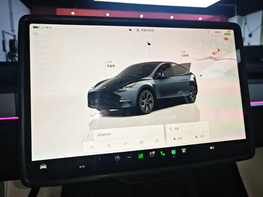 Tesla Model Y — миниатюра 13