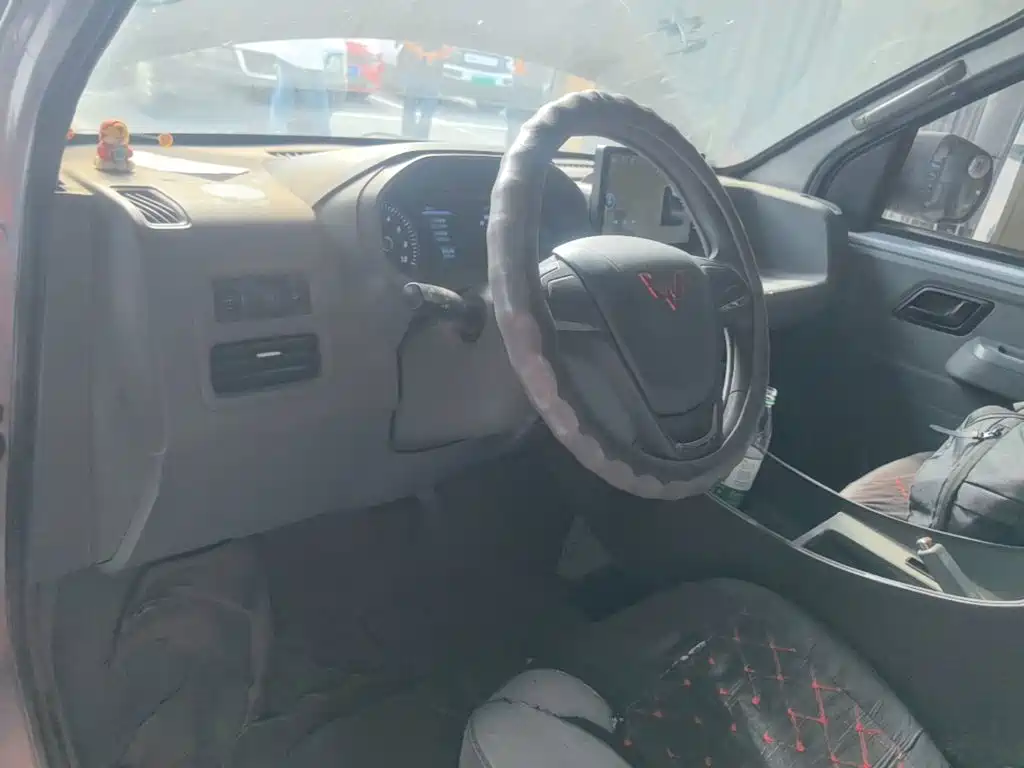 Wuling Yangguang — миниатюра 10