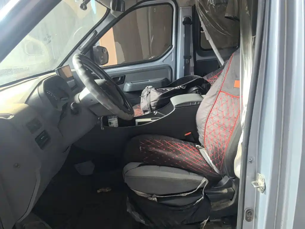 Wuling Yangguang — миниатюра 15