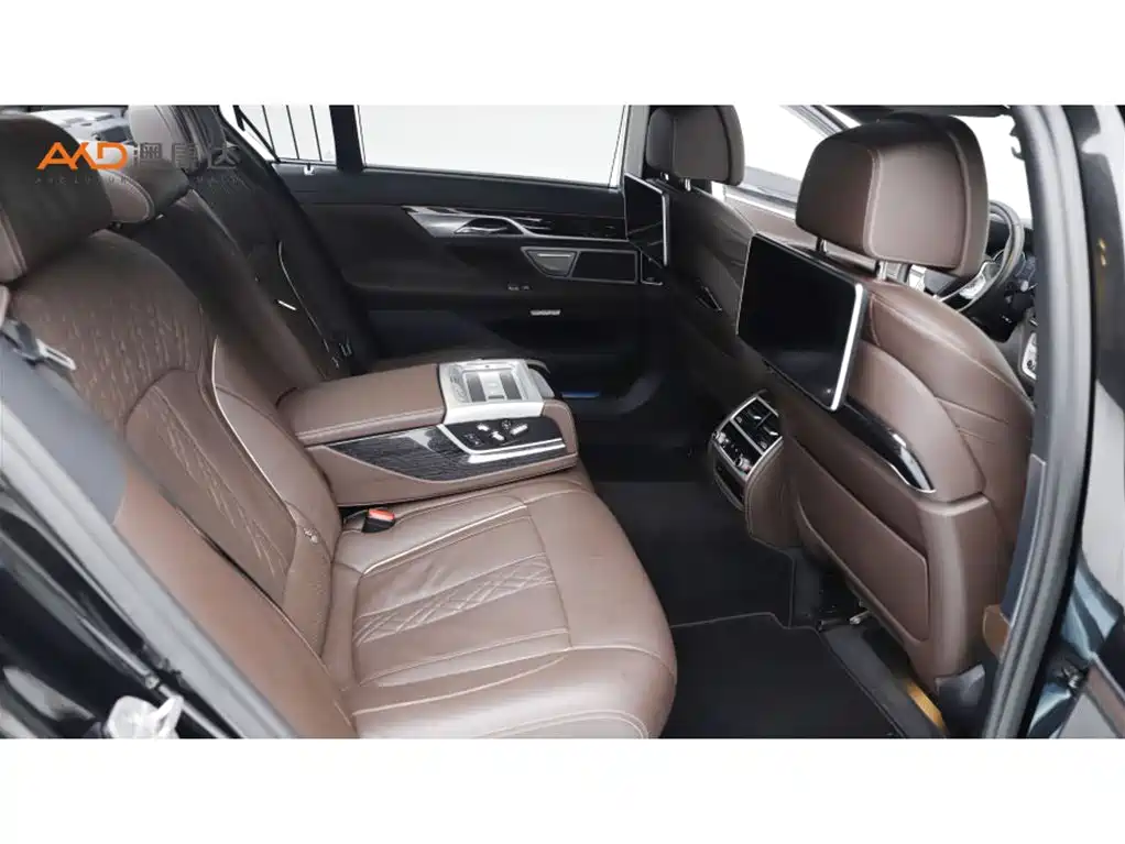 BMW 7 Series — миниатюра 8
