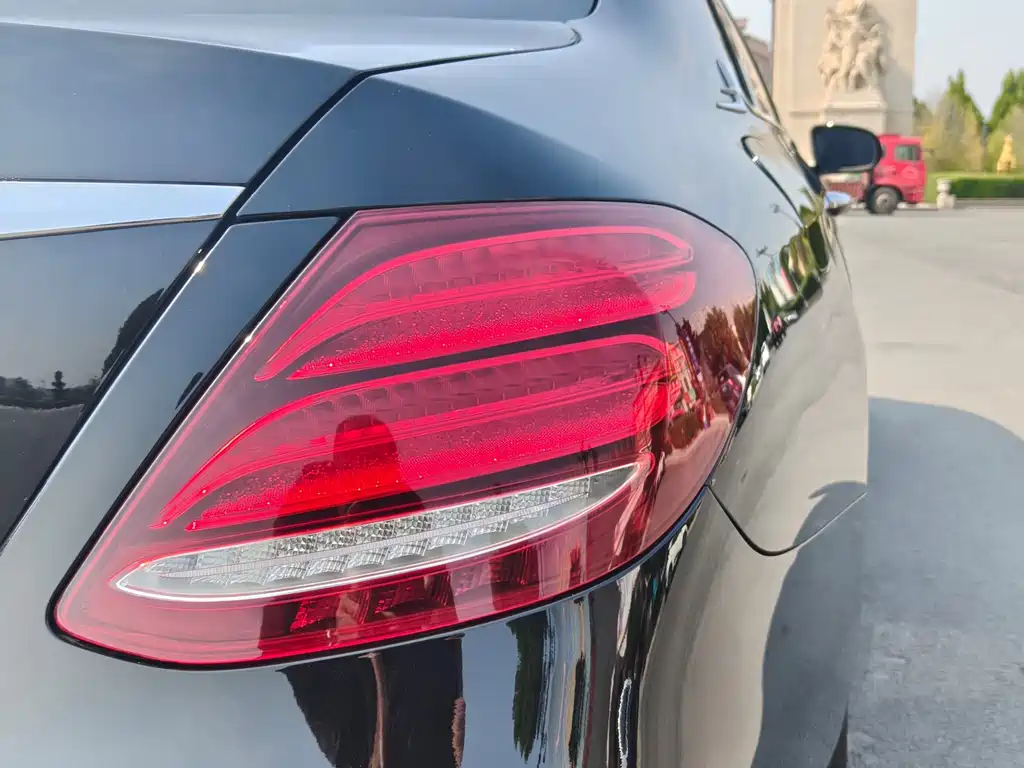 Mercedes-Benz E-Class — миниатюра 10