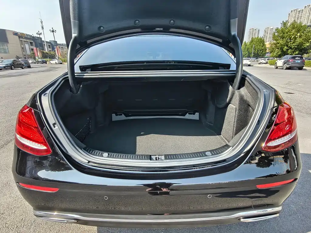 Mercedes-Benz E-Class — миниатюра 22