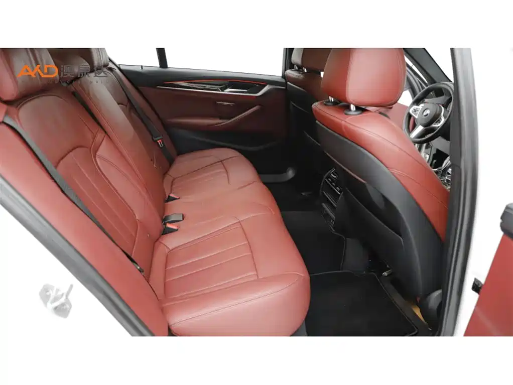 BMW 5 Series — миниатюра 8