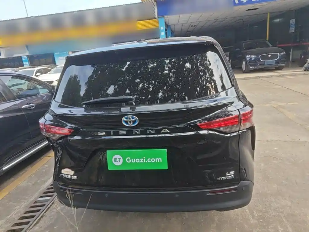 Toyota Sienna — миниатюра 6